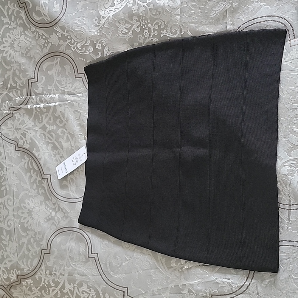 Bebe Black bandage solid skirt, size medium nwt